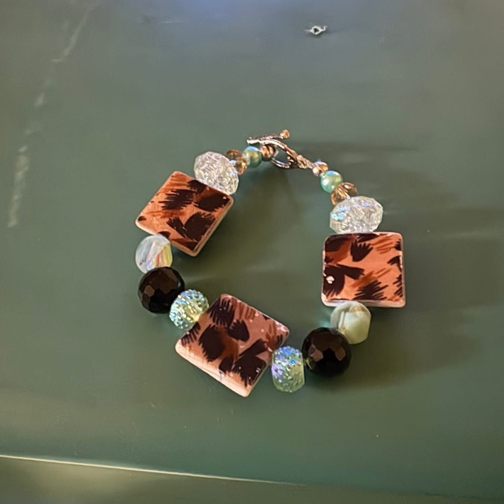Chic Tortoiseshell and Crystal Beaded Bracelet